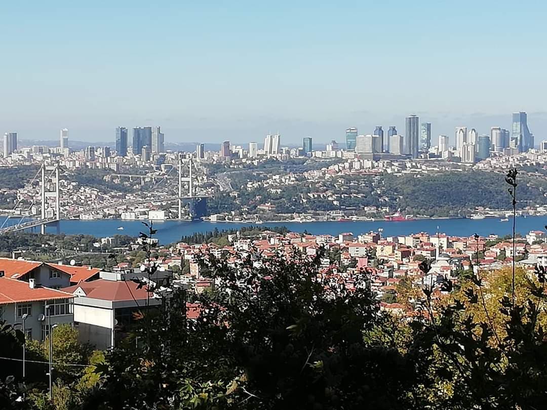 Bu Bambaşka Bir Sevda
