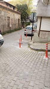 Sokak Köşesinde Sesler Kesilmez