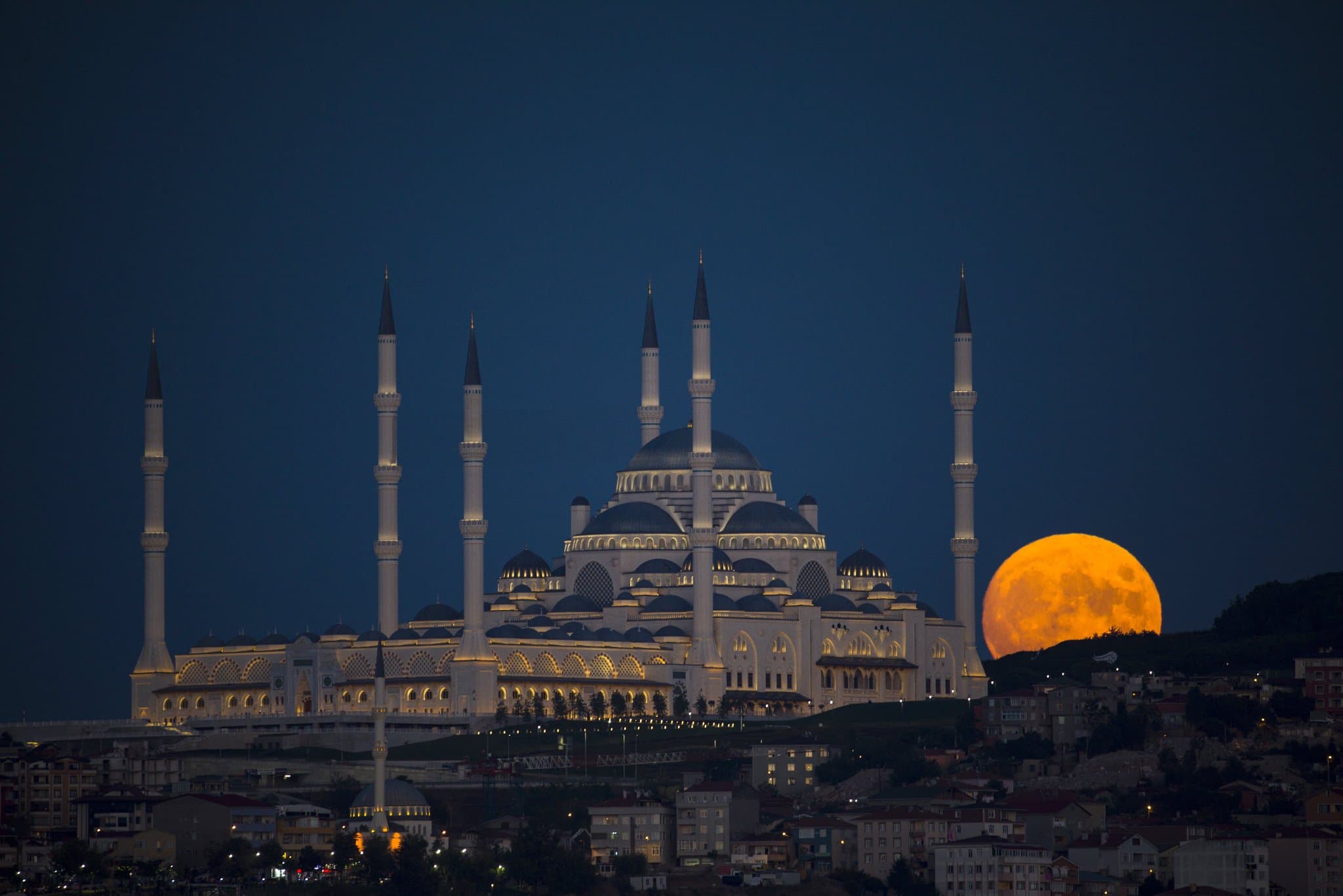 İman Sağlam Tutar İnsanı