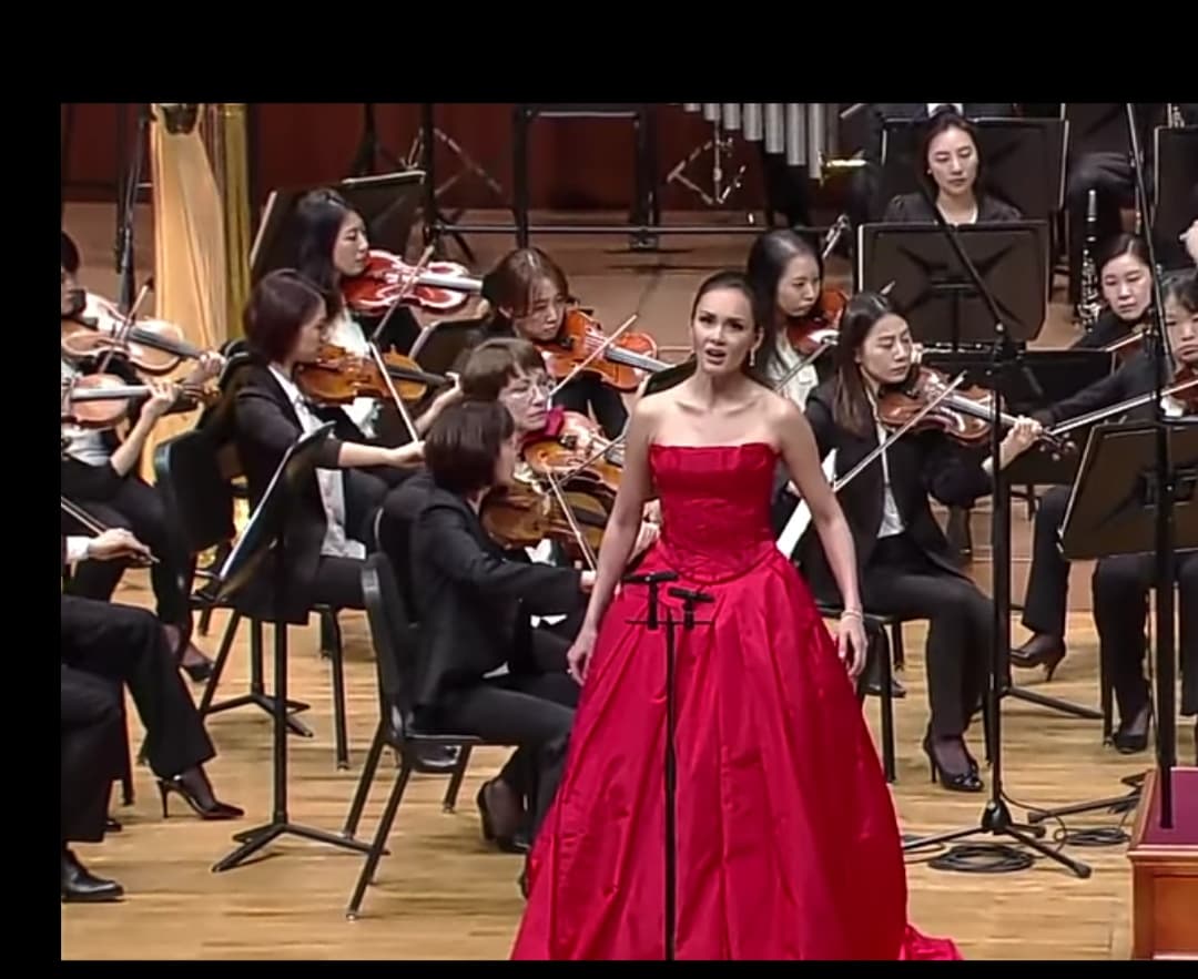 Aida'ya Serenatlar / Kırmızı Karanfil