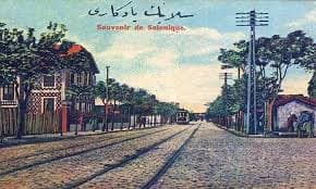 Uzaksın Yoksa