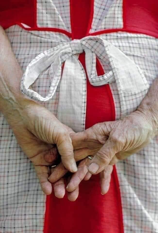 Büyükannelerimizin Ve Annelerimizin Önlükleri