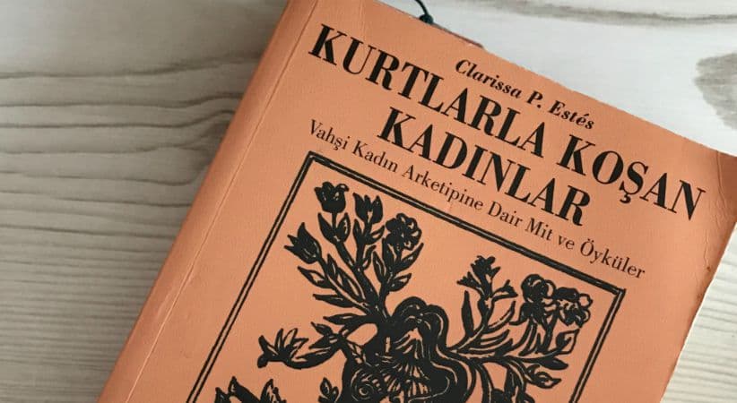 Kurtlarla Koşan Kadınlar: Masallar Üzerinden Kadını Anlatan Kitap