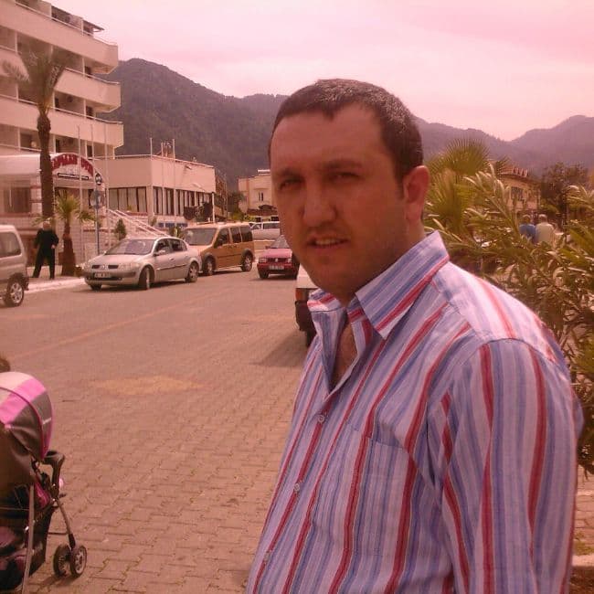 İsmet Sezenler