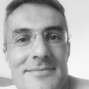 Ayhan Özlü