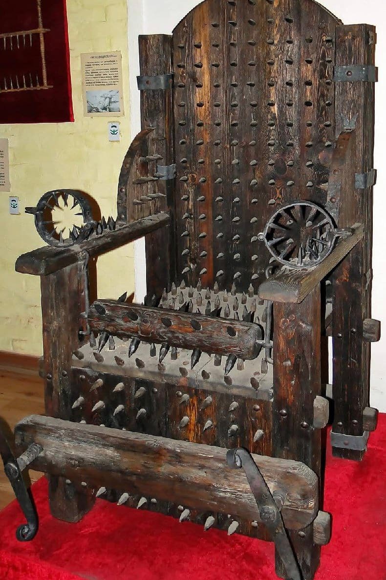 Cadıların Tahtı