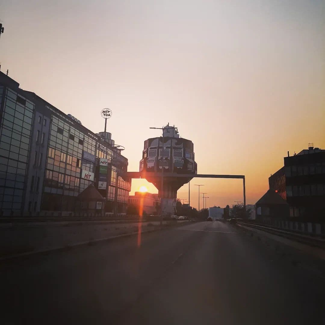 Sen Yoksan Yoksan Eğer