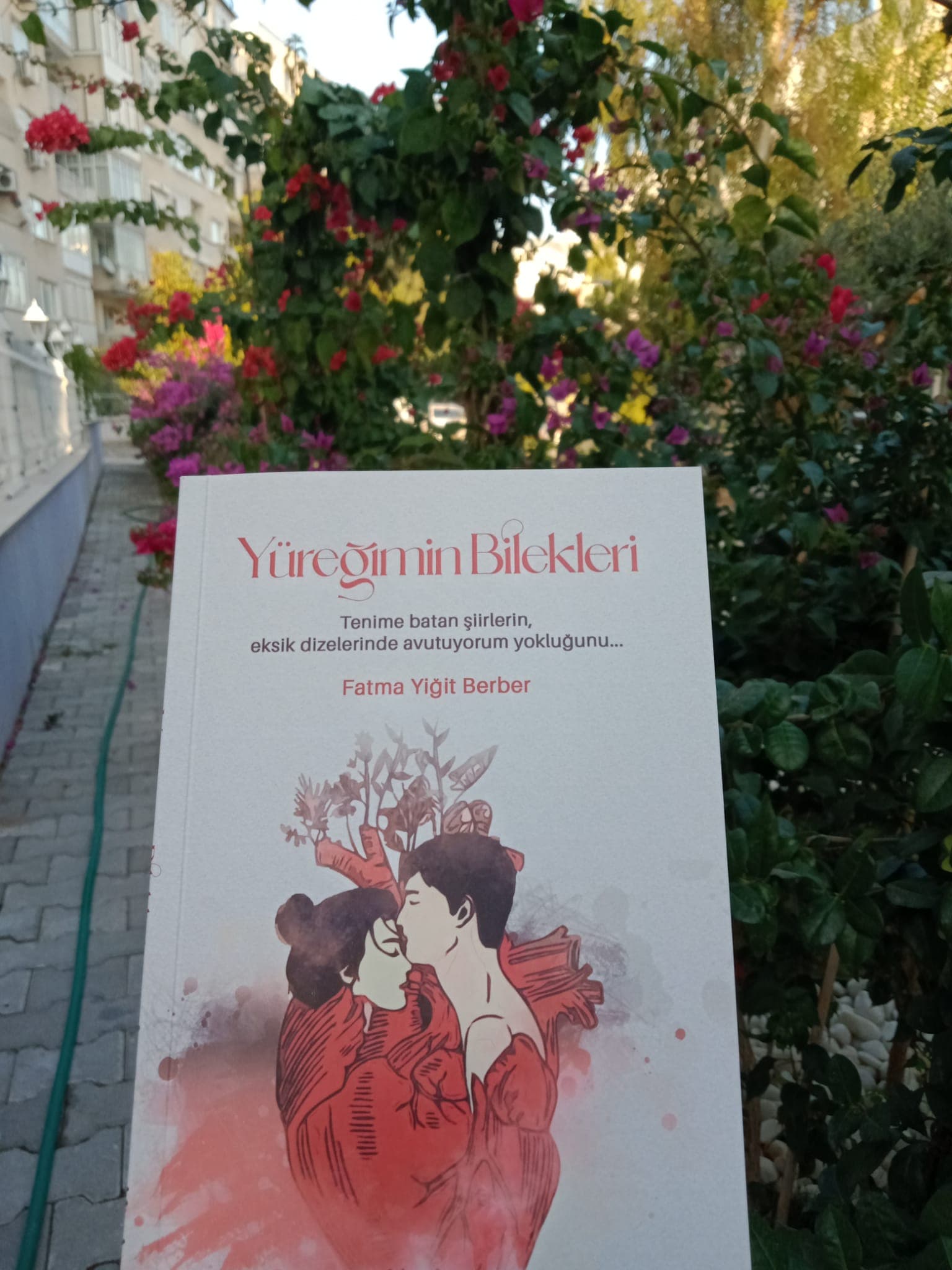 Acı Bir Dövmedir Zaman