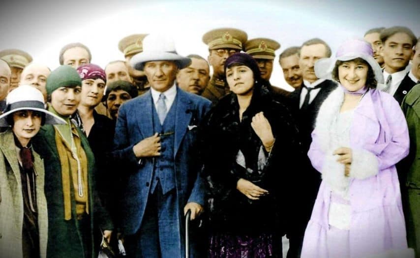 Atatürk Ölmedi Ölemez