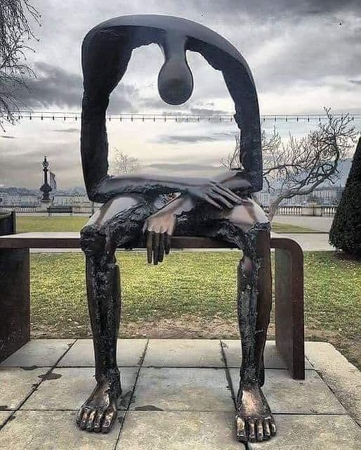 Ölü Bir Şairin İmza Günü