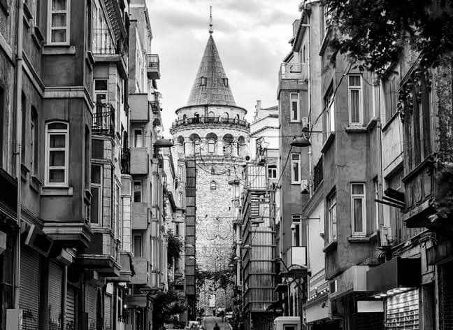 İstanbul'umun Issız Sokakları'nda