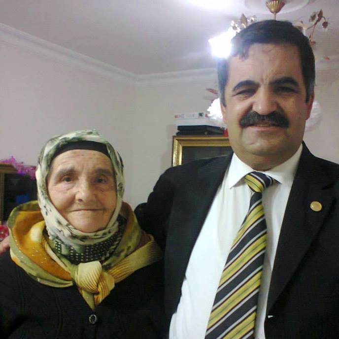 Bir Çiçeksin Annem