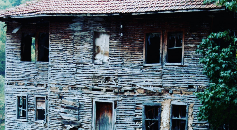 Tutunmuş Bir Hiçe