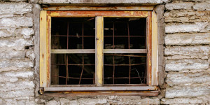Kırık Camlar Teorisi: Suç, Düzensizlik ve Toplumsal Davranış Üzerine Bir Psikolojik Yaklaşım Kırık Camlar Teorisi: Suç, Düzensizlik ve Toplumsal Davranış Üzerine Bir Psikolojik Yaklaşım