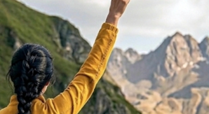 Kendi Sesine Eğilen Devrim